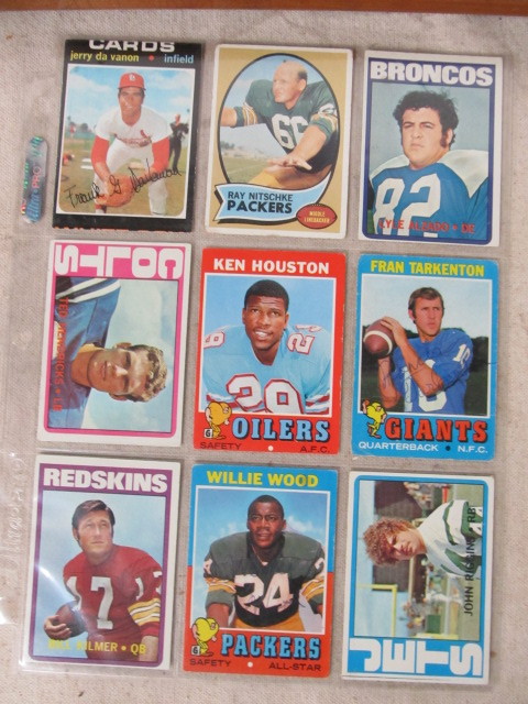 lot 157 image: Large Lot of Assorted Vintage Sports Cards