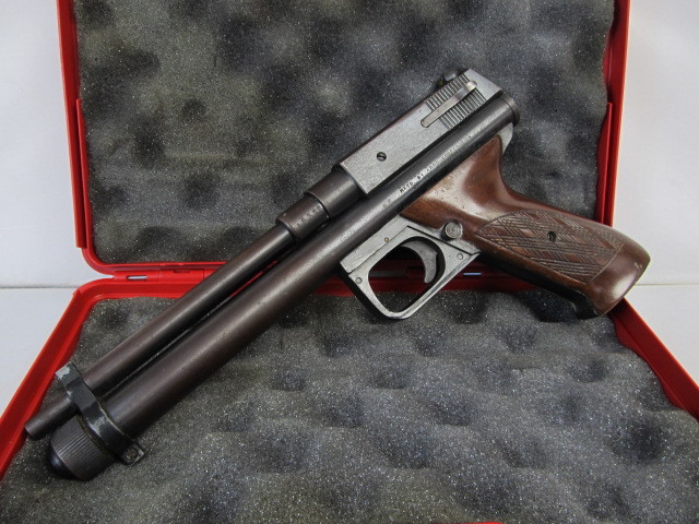 lot 81 image: SQUIRE Bingham Model Vintage Air Pistol wHard Case
