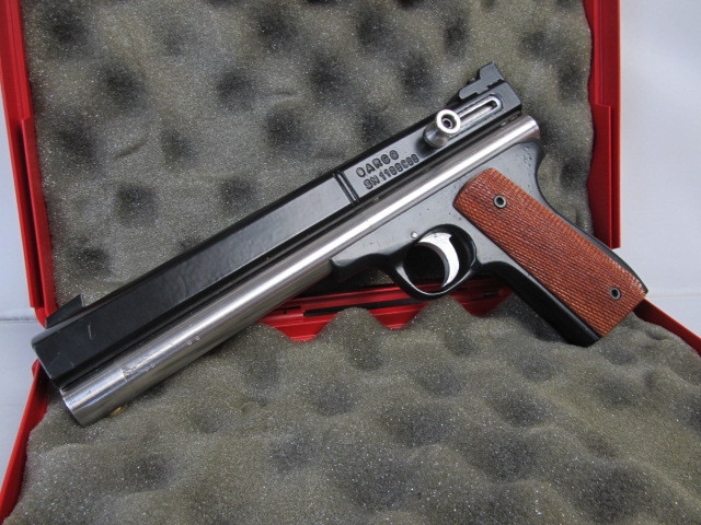 lot 83 image: Vintage GARCO Air Pistol wHard Case