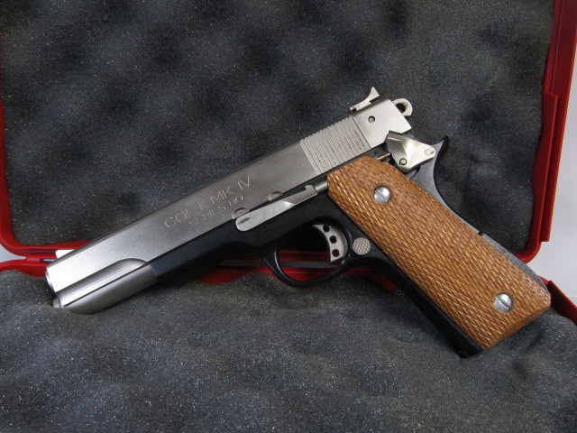 lot 84 image: Vintage COLT MK IV Series 80 Air Pistol wHard Case