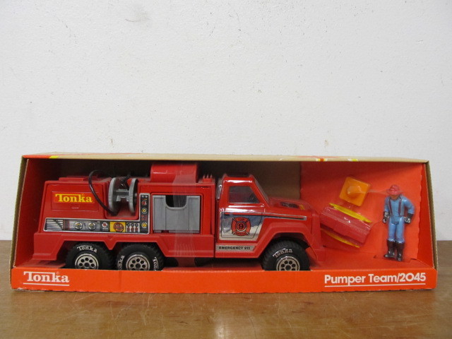 lot 119 image: NEW IN BOX Vintage 1983 TONKA Pumper Team Fire Engine Playset