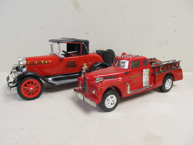 lot 125 image: 2 Fire Truck & Car Liquor Decanters