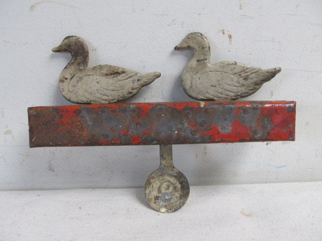 lot 4 image: Original antique Cast Iron Shooting Gallery Target