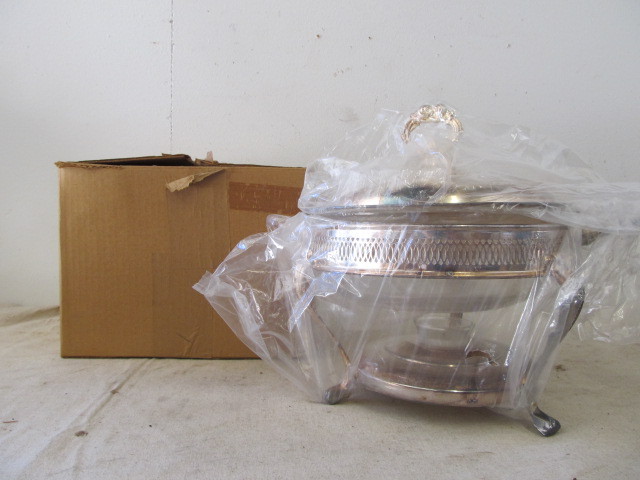 lot 70 image: NOS Vintage RAYMOND Silverplated Chaffing Set