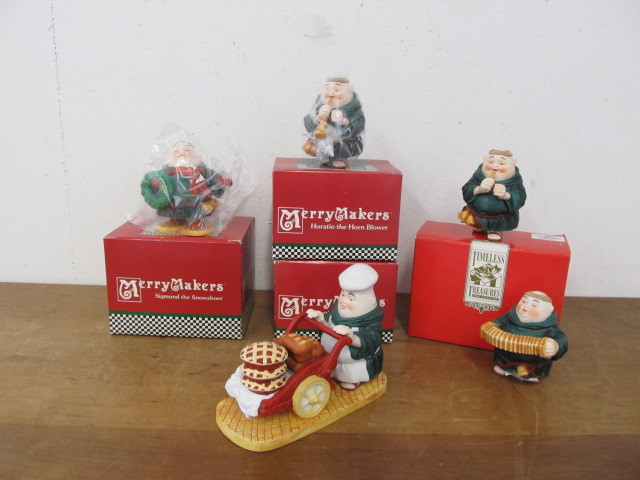 lot 98 image: Group of Mint Condition Department 56 MerryMakers Figurines