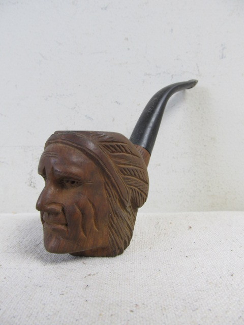 lot 7 image: Vintage Signed Carved Briar Wood Indian Head Pipe