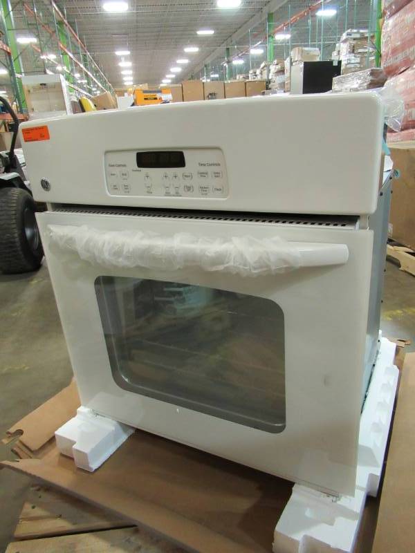 lot 26 image: GE 27 IN. SINGLE ELECTRIC WALL OVEN SELF-CLEANING IN WHITE