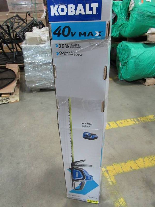 lot 52 image: KOBALT 40-VOLT 24-IN DUAL CORDLESS HEDGE TRIMMER (BATTERY INCLUDED)