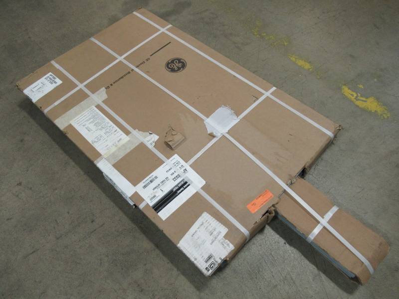 lot 104 image: GE SPECTRA SERIES PANELBOARD FRONT APFT8933 89 H X 36 W BOX 33X PANEL INTERIOR