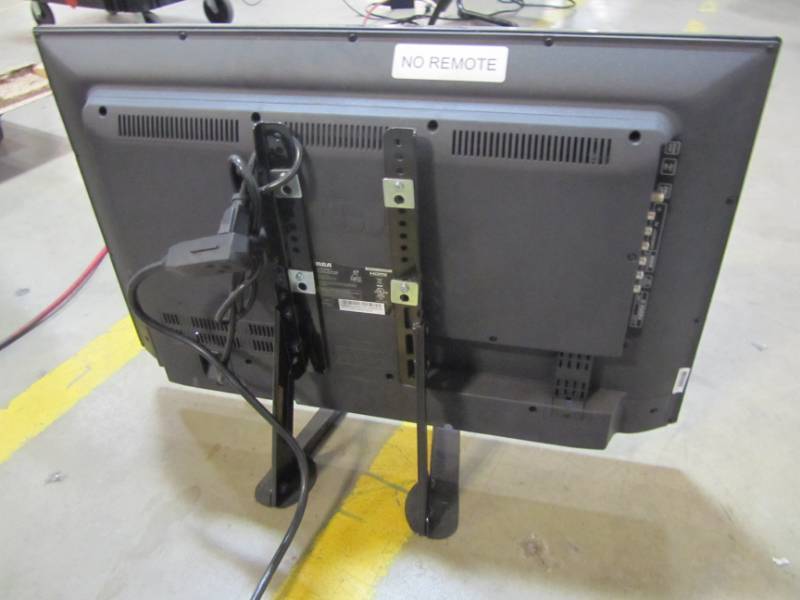 lot 63 image: RCA 28 720P 60Hz LED HDTV WITH ROKU STREAMING