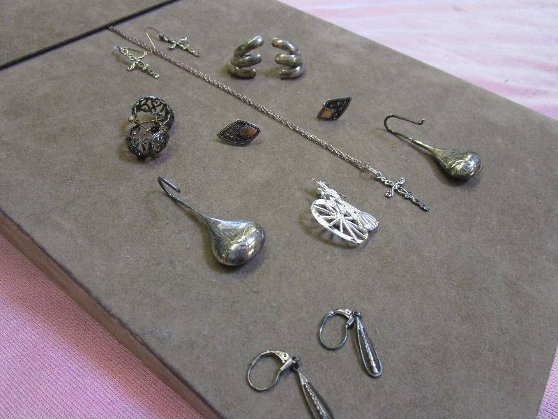 lot 107 image: STERLING SILVER WEARABLE JEWELRY 28.9 GRAMS