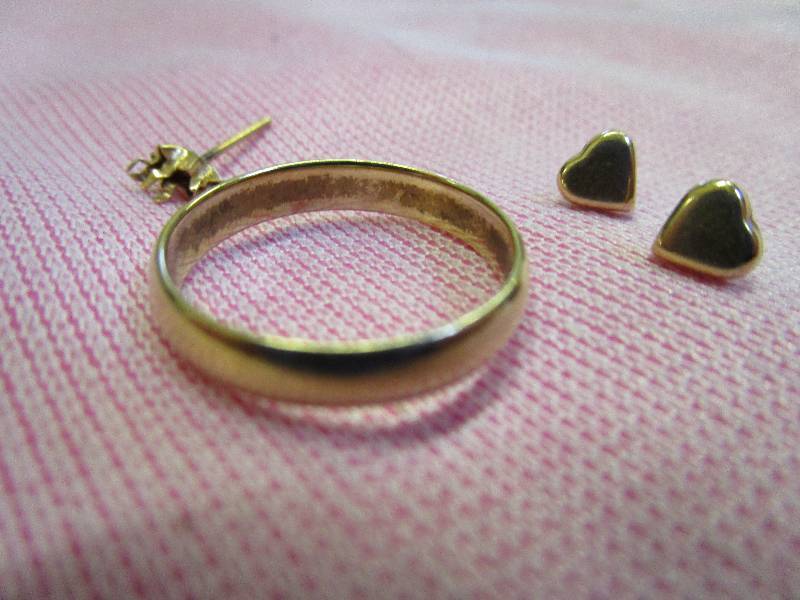 lot 108 image: 10K GOLD 2.8 GRAMS
