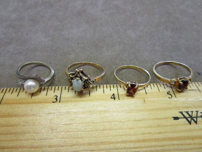 lot 112 image: LOT OF 4 10K GEMSTONE RINGS 6.9 GRAMS