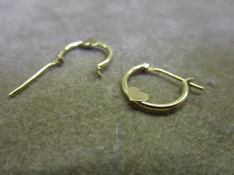 lot 113 image: 14K YELLOW GOLD .9 GRAMS