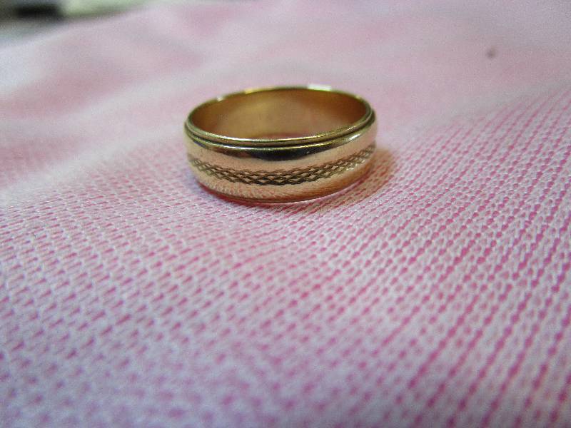 lot 116 image: 14K YELLOW GOLD ART CARVED SIZE 6.5 TEXTURED 6MM BAND, 4.1 GRAMS