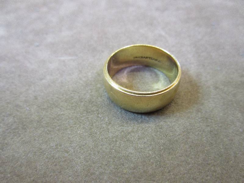 lot 117 image: 14K YELLOW GOLD ARTCARVED 8.5MM SIZE 9.5 BAND, 9.5 GRAMS