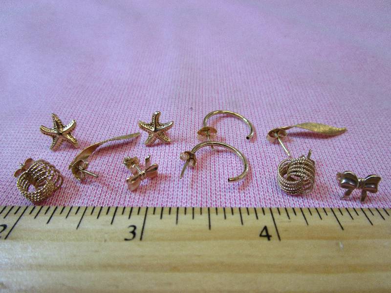 lot 123 image: 14K 5 PAIR PIERCED EARRINGS, 3.3 GRAMS