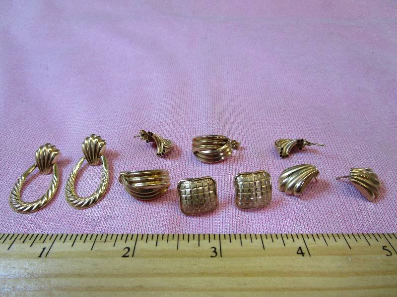 lot 126 image: 14K YELLOW GOLD EARRINGS. 5 PAIR, 5.3 GRAMS