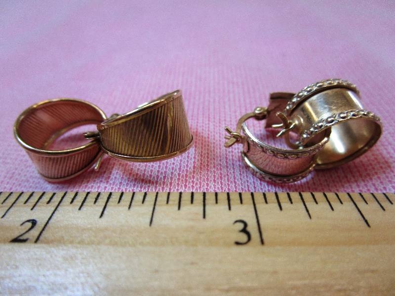 lot 129 image: TWO PAIR 14K YELLOW GOLD TEXTURED HOOPS. 4.7 GRAMS
