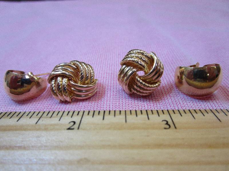 lot 130 image: TWO PAIR 14K YELLOW GOLD EARRINGS, 5.8 GRAMS