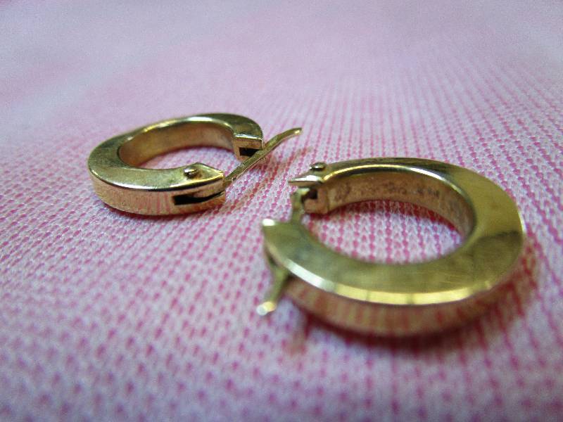 lot 134 image: 14K HEAVY HOOP EARRINGS, 1.9 GRAMS.