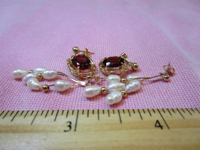 lot 135 image: 14K YELLOW GOLD 2 PAIR VINTAGE EARRINGS, 6.6 GRAMS.