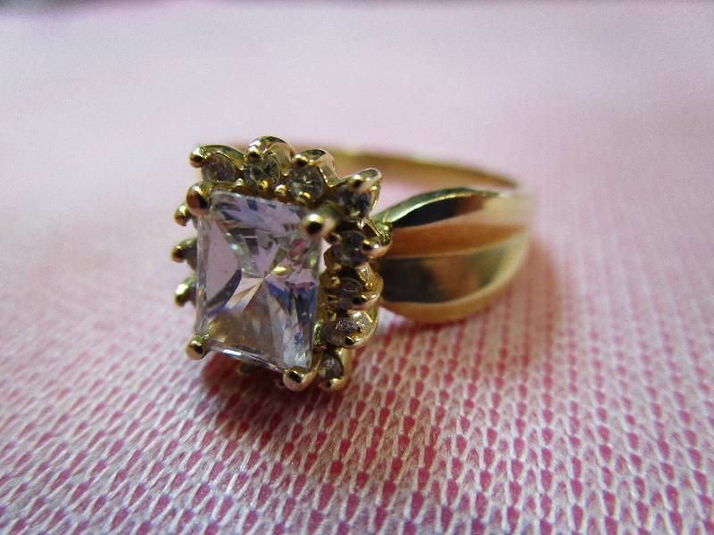 lot 143 image: 14K YELLOW GOLD SIZE 9 DIAMONIQUE CZ PRINCESS HALO RING, 5.0 GRAMS