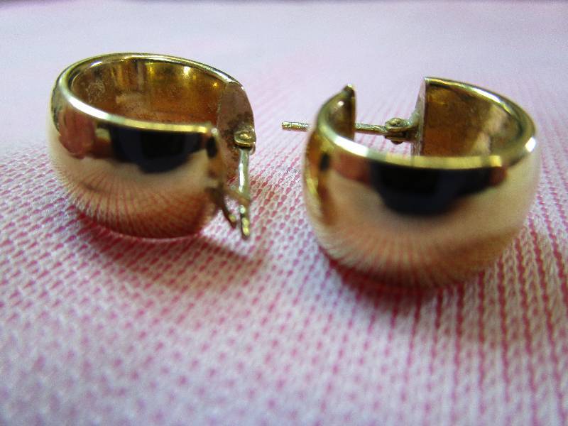 lot 148 image: 18K YELLOW GOLD MILOR CHUBBY HOOPS, 4.2 GRAMS