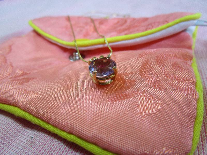 lot 151 image: 14K YELLOW GOLD 3 CARAT AMETHYST WITH 20 CHAIN, 3.5 GRAMS