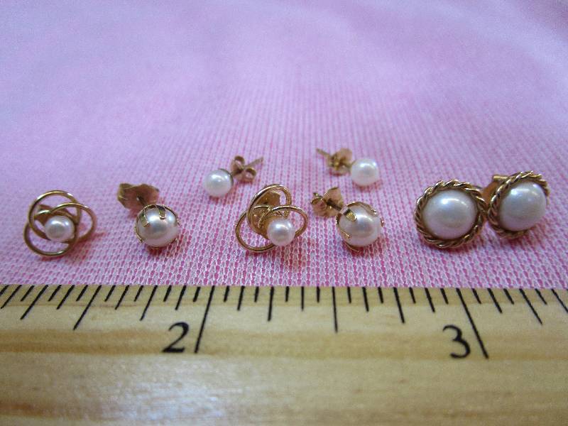 lot 152 image: 14K YELLOW GOLD FAUX PEARL EARRING COLLECTION, 3.2 GRAMS