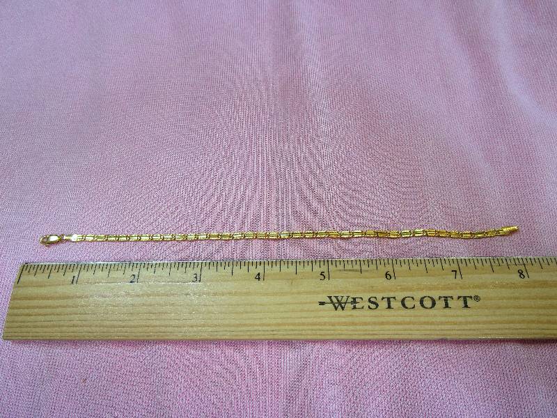 lot 158 image: 18K YELLOW GOLD 8 CHAIN BRACELET, 5.5 GRAMS