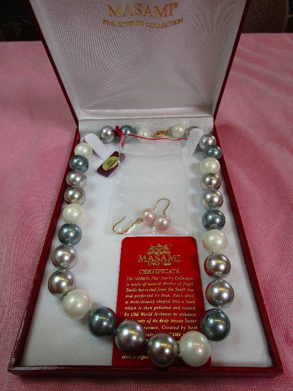 lot 166 image: 14K YELLOW GOLD NIB NASAMI FAUX PEARL NECKLACE WITH EARRINGS