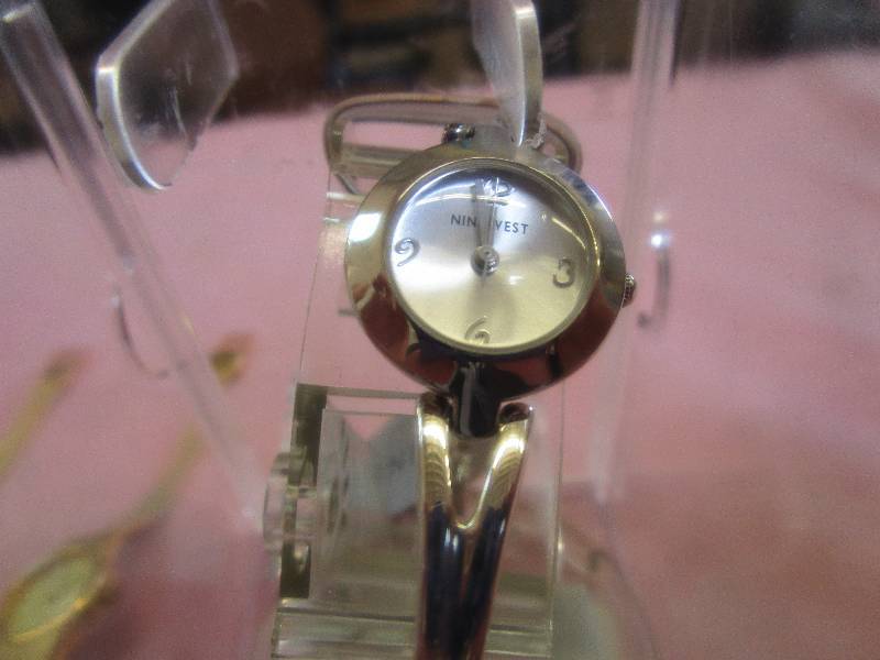 lot 172 image: LOT OF 5 GOLDTONE  SILVERTONE LADIES WATCHES
