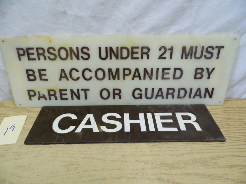 lot 19 image: Plastic Cashier Sign - Under 21 Sign