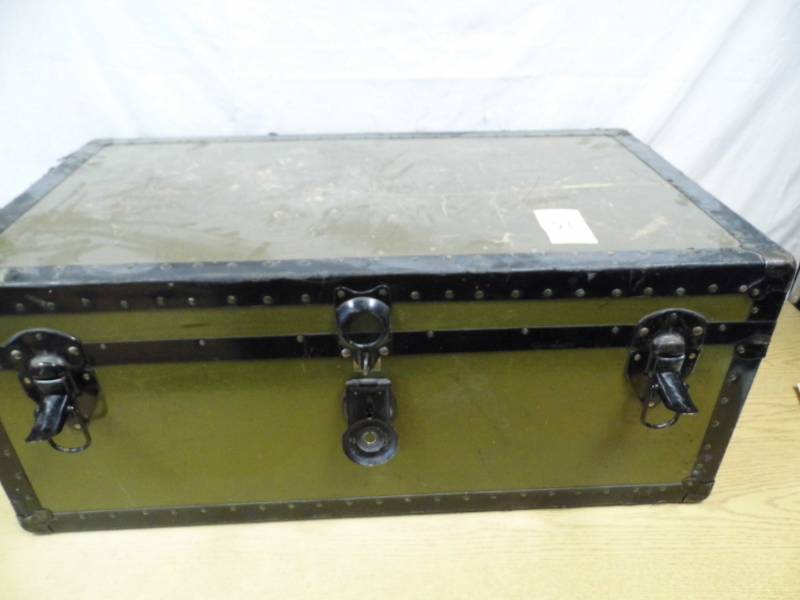 lot 21 image: Metal Footlocker Trunk