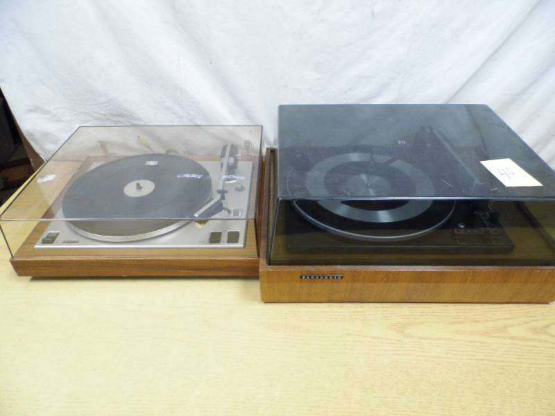 lot 40 image: Panasonic Turntable - Phillips Turntable