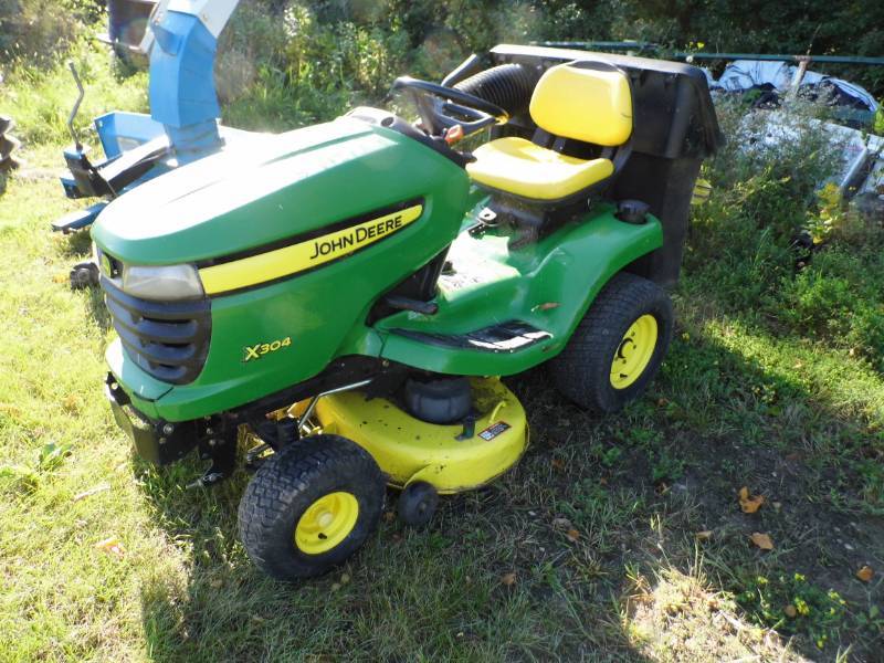 lot 44 image: John Deere Mower