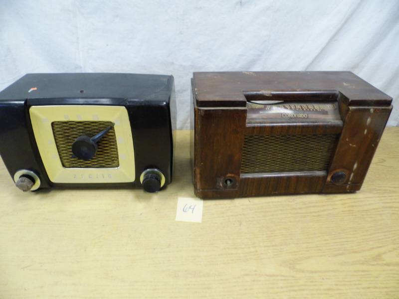 lot 64 image: Radios