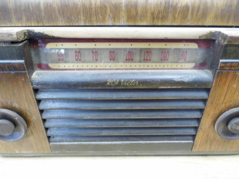 lot 66 image: RCA Victor Radio
