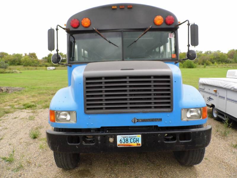 lot 68 image: 2001 Thomas Built International Bus