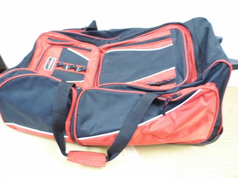 lot 83 image: Pinnade Rolling Duffle