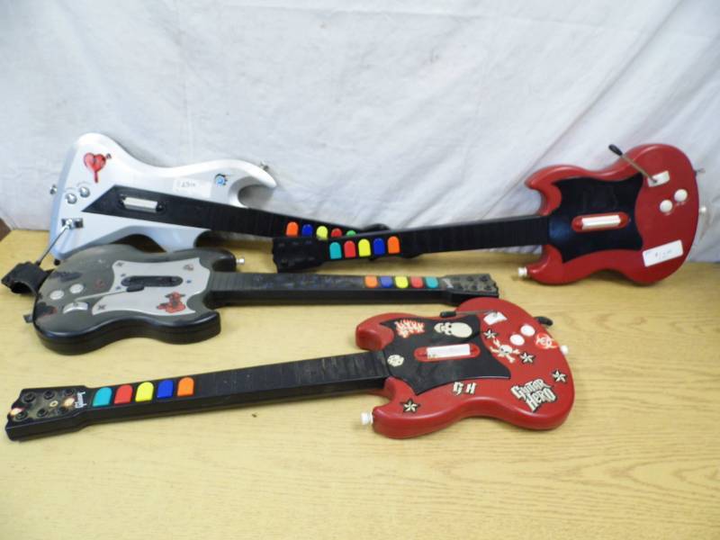 lot 90 image: Lot of 4 Guitars for Hero