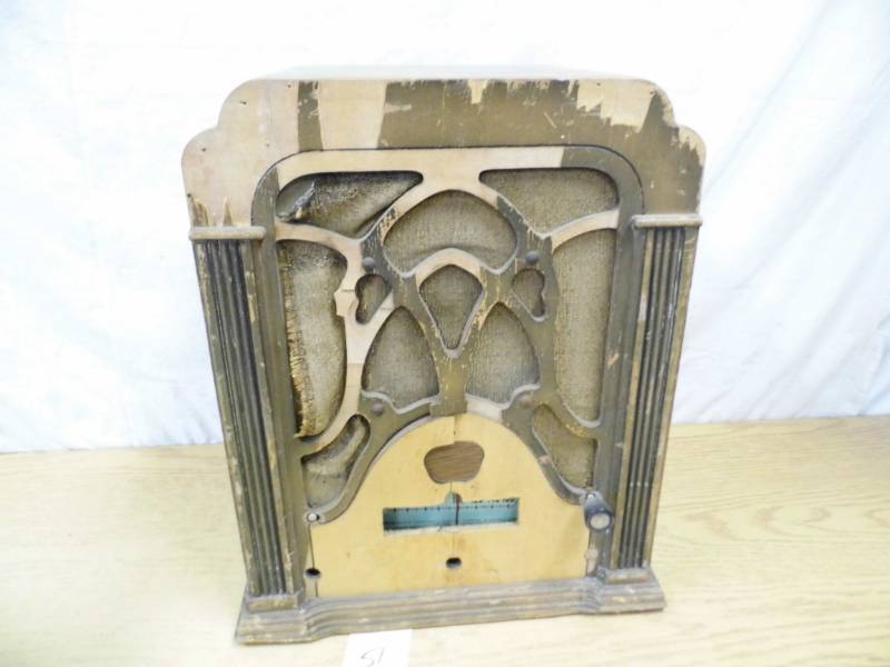 lot 51 image: Radio