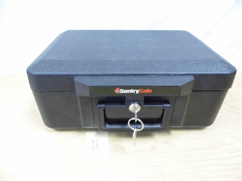 lot 71 image: Sentry Safe