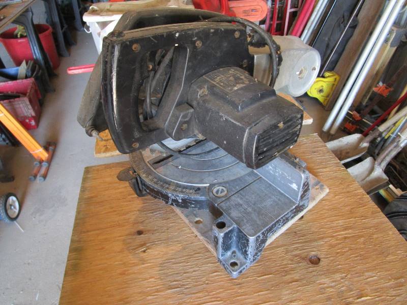 lot 22 image: Black & Decker Miter Saw