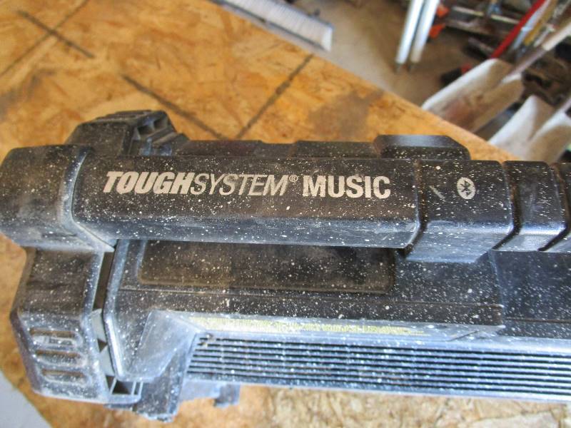lot 25 image: 20v DeWalt Jobsite RadioCharger
