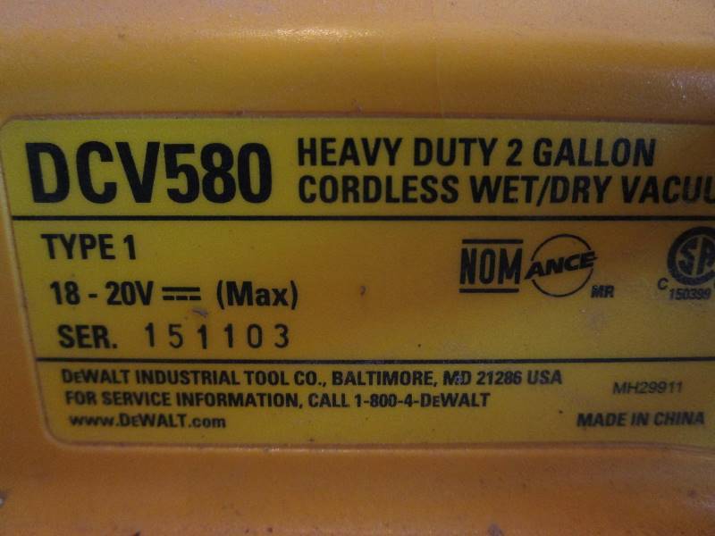 lot 27 image: 20v18v DeWalt Vacuum