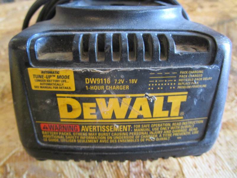 lot 28 image: 18v DeWalt Grinder