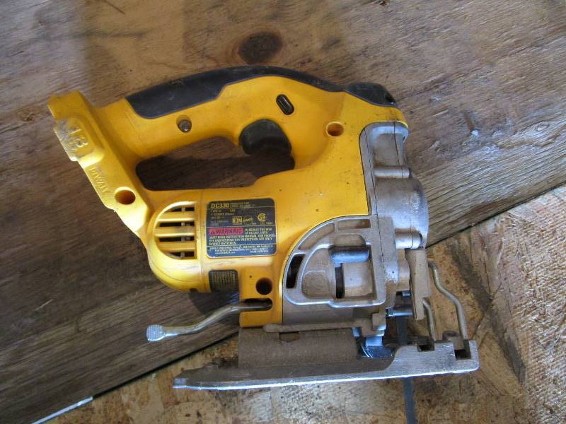 lot 34 image: 18v DeWalt Jig Saw & Light