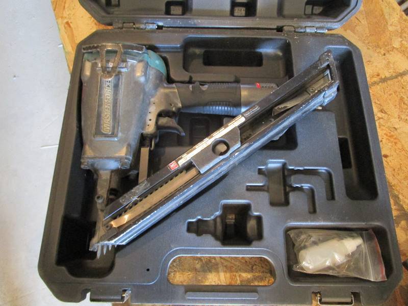 lot 40 image: (2) Masterforce Nailers
